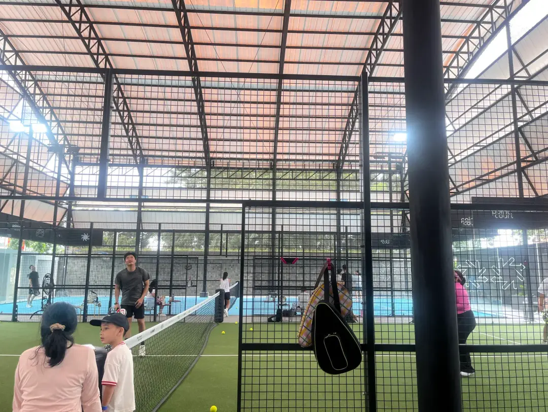 Players at the net